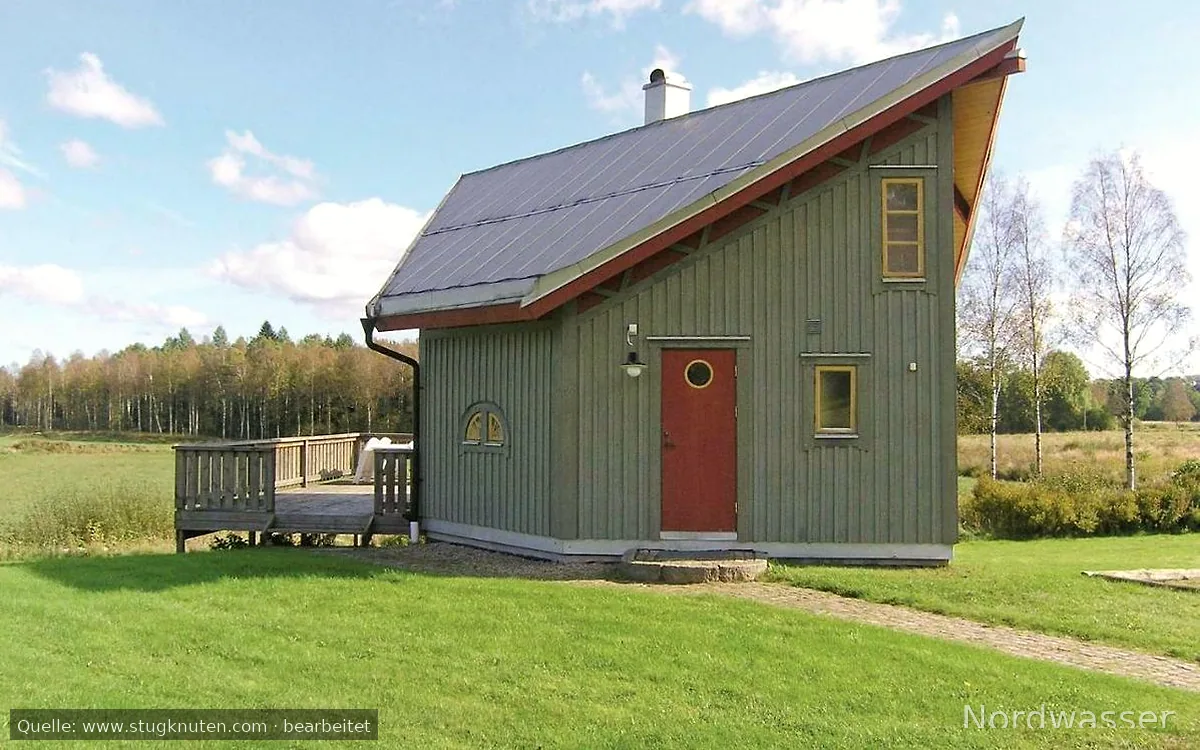 Charmig stuga med sjöutsikt