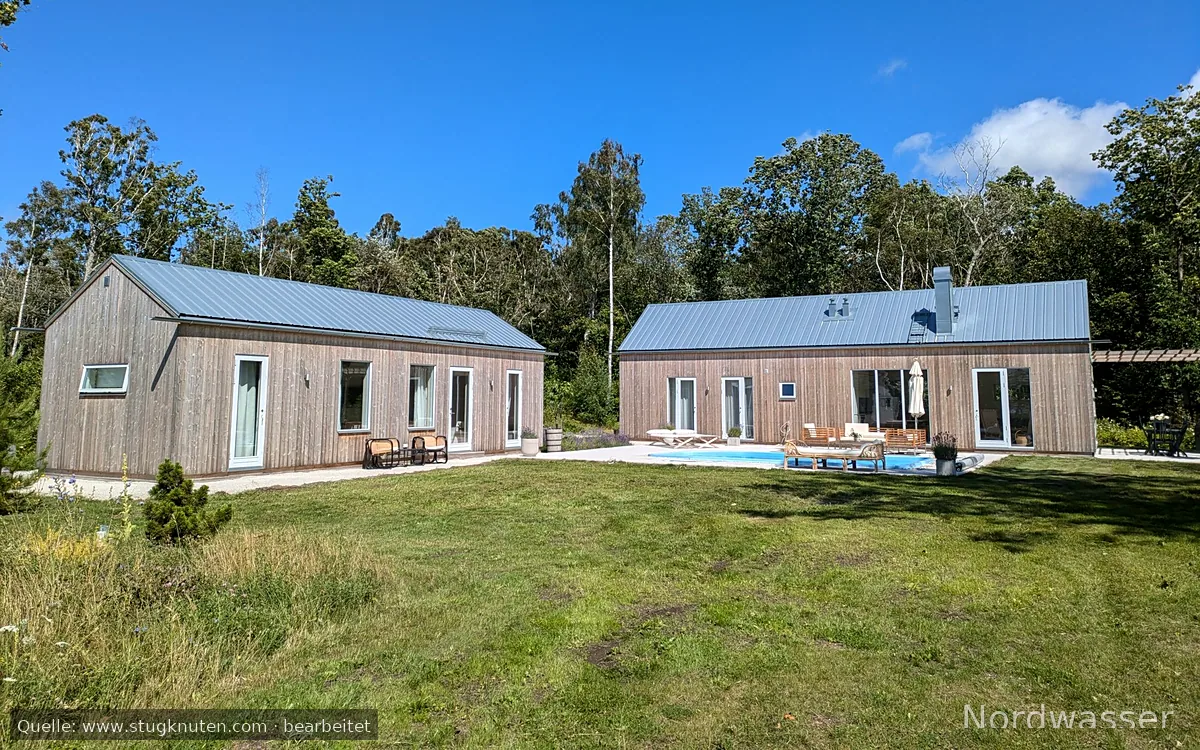 Exklusivt på södra Gotland – Två hus med pool