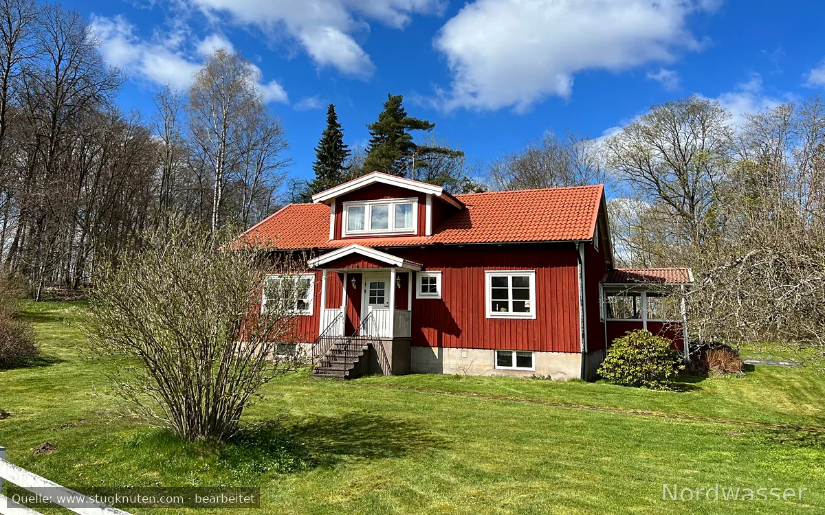 Hus på lantgård nära sjö, skog och staden Växjö
