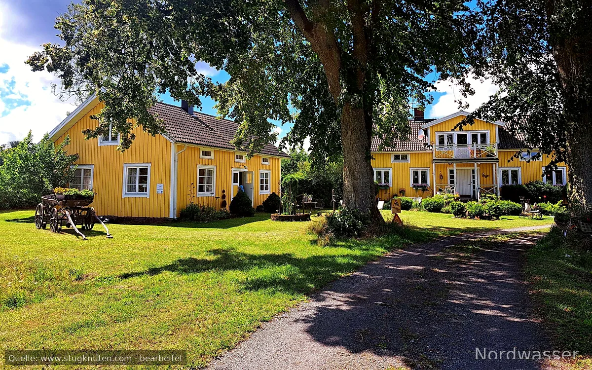 Naturskön och lantlig idyll mellan sjöar.