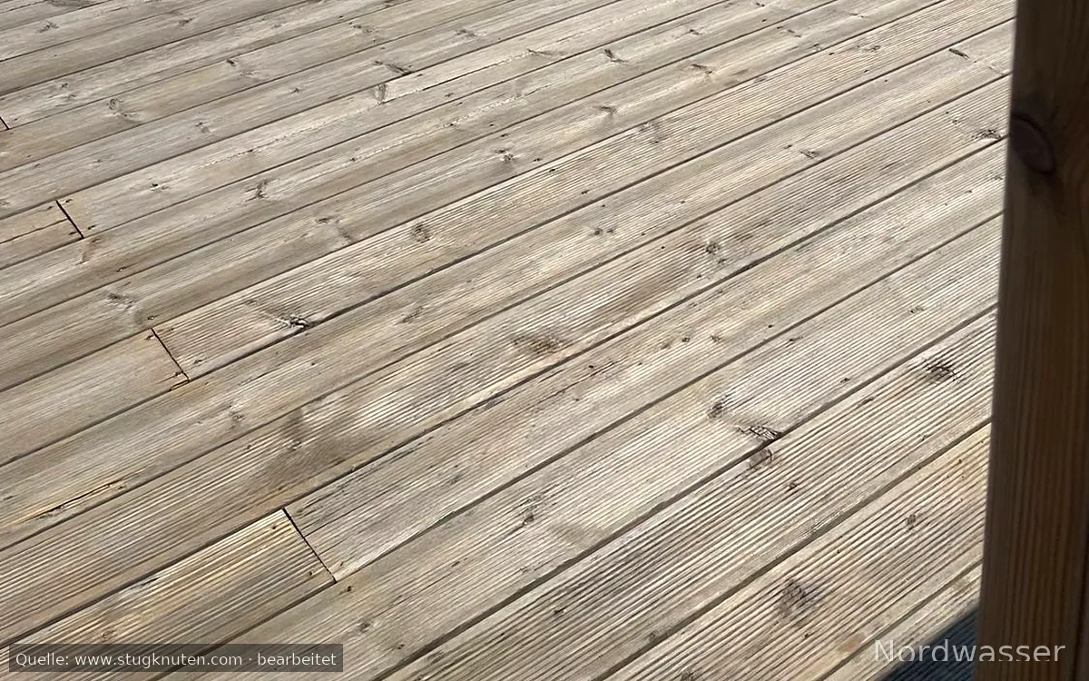 Semesterhus vid sjön med pool och elbåt