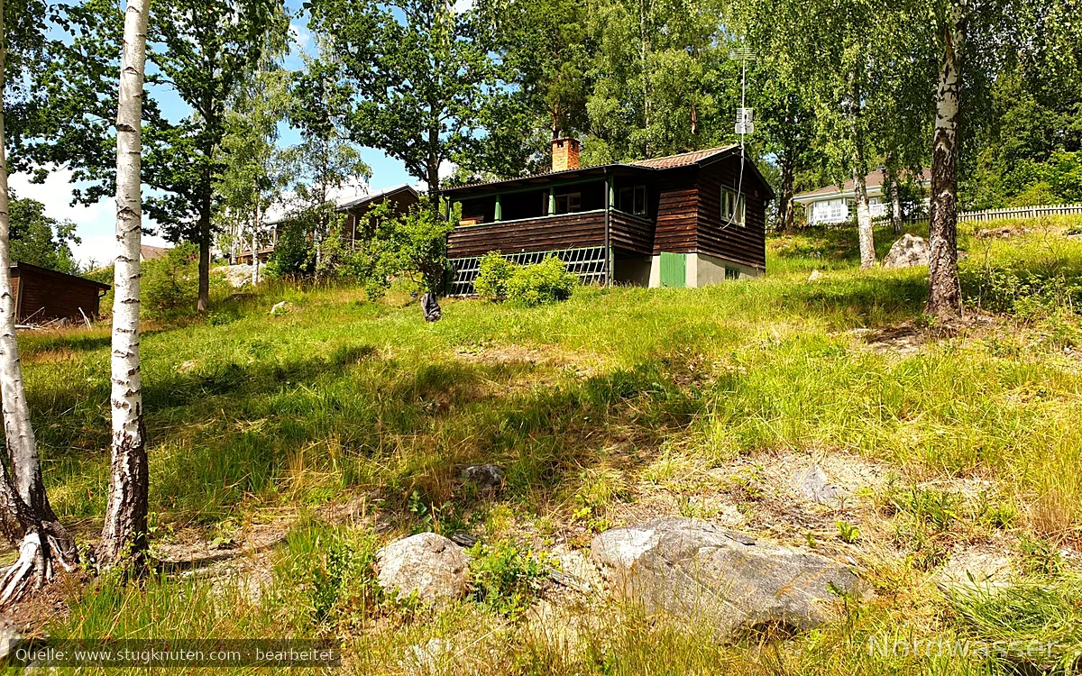 Liten stuga med sjötomt vid Båven
