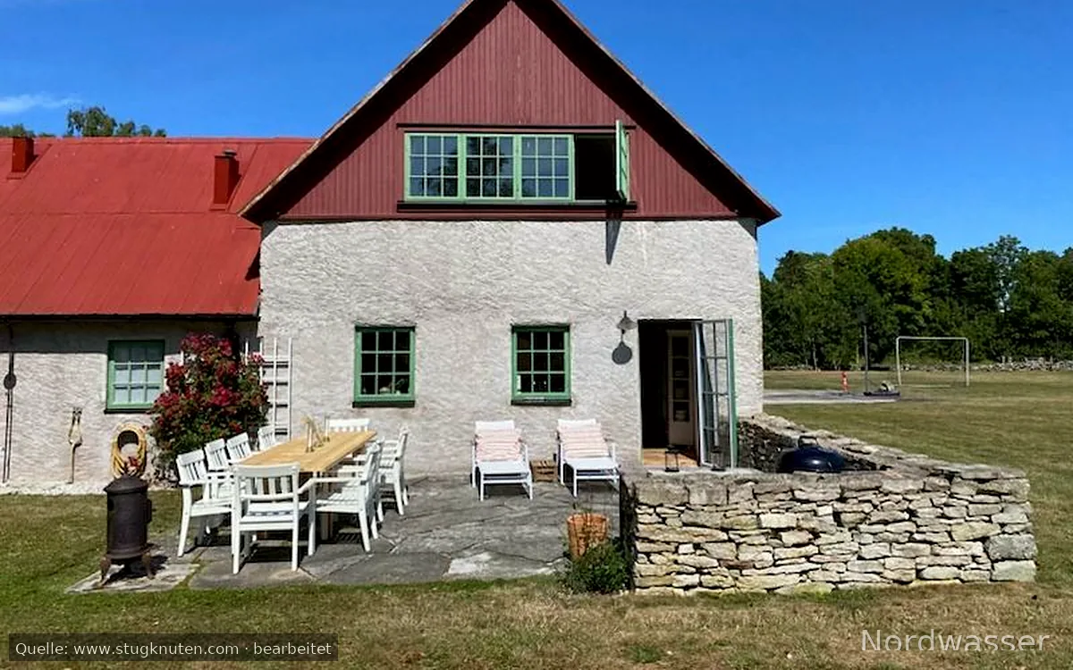 Modern kalkstenslada på Sudret