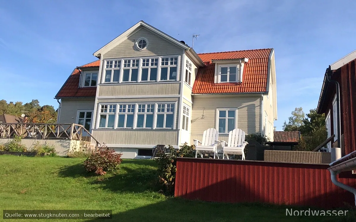 Stort hus vid vattnet i Sigtuna