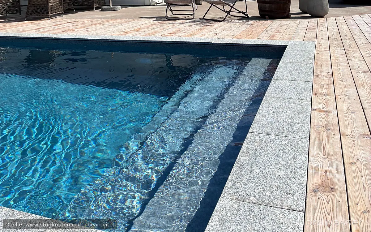 Stor villa med pool centralt nära havet