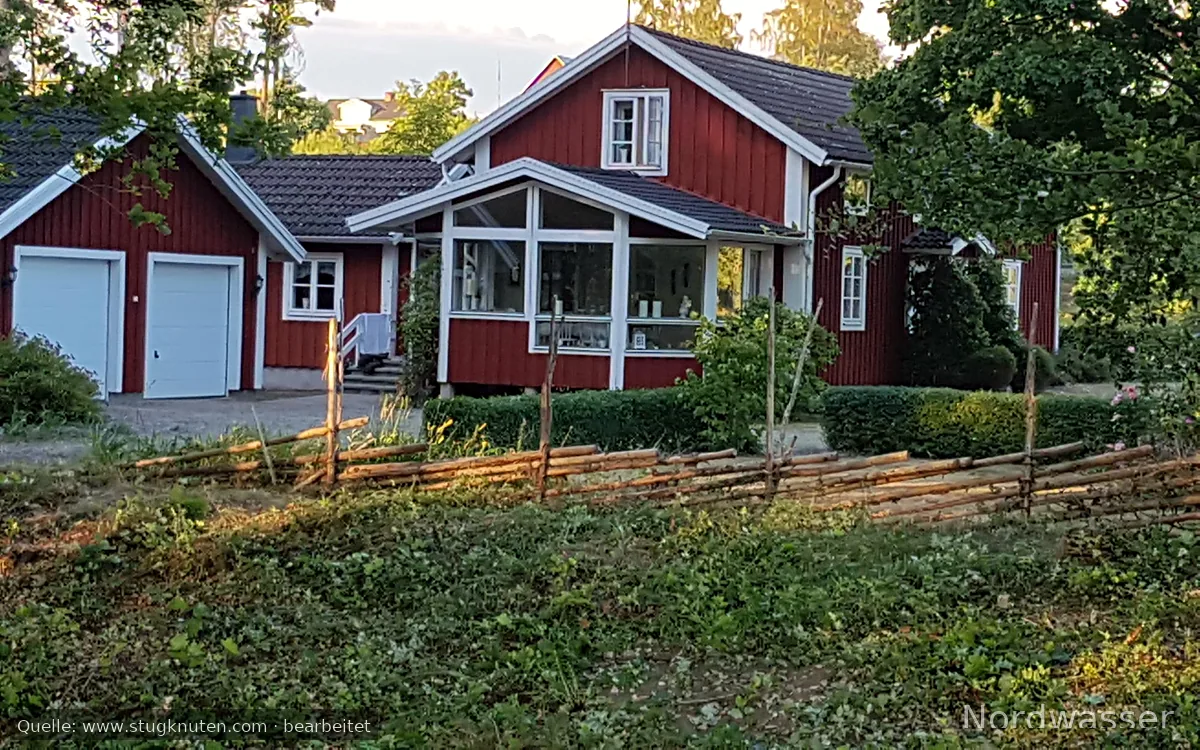 Sjönära hus på landet