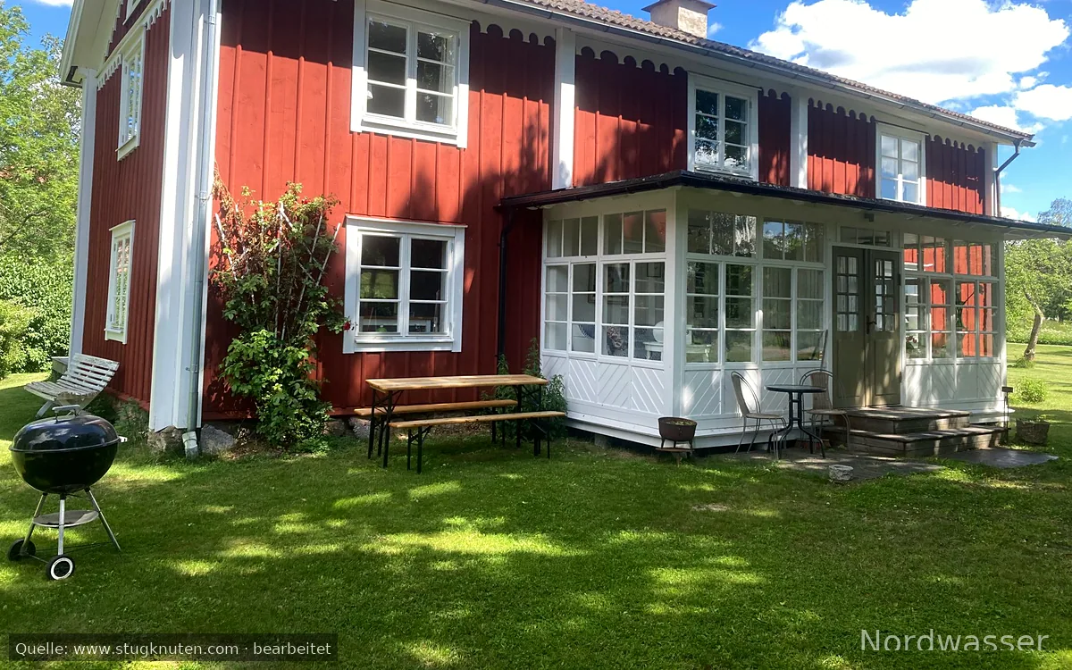 Mysig stuga i byn Löa i Bergslagen