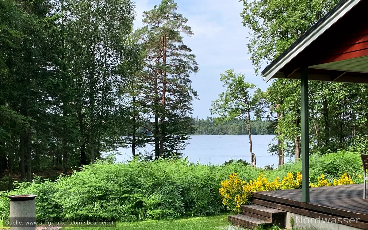 Sjöstuga med brygga och egen fiskebåt