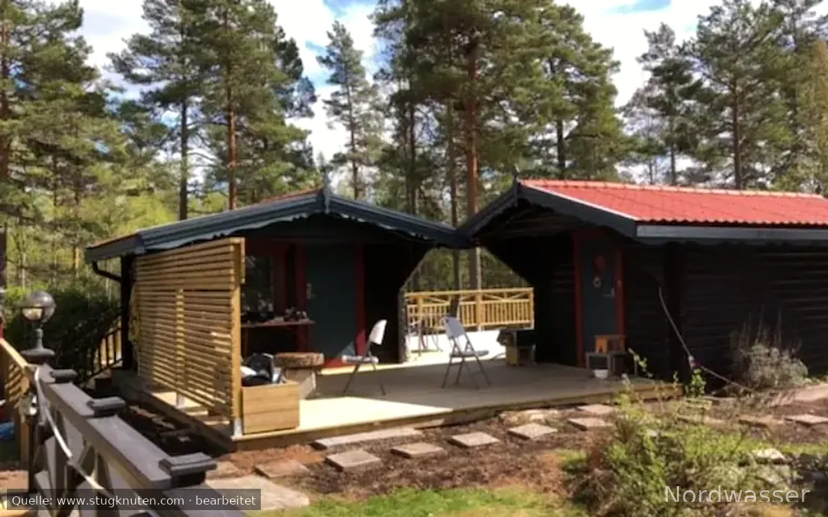 Fjällstuga i skogen nära Vänern