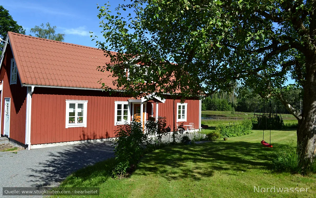 Stuga i Småland nära sjö och skog