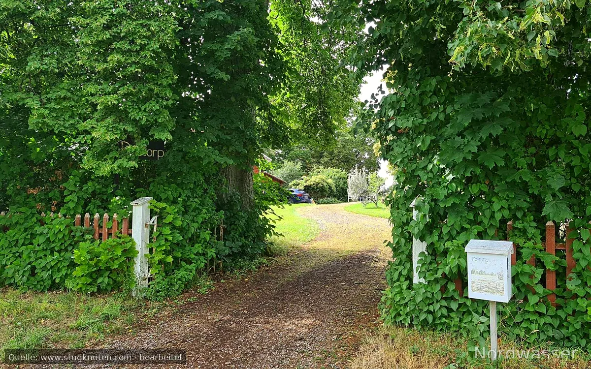 Trädgårdsidyll med lantligt läge