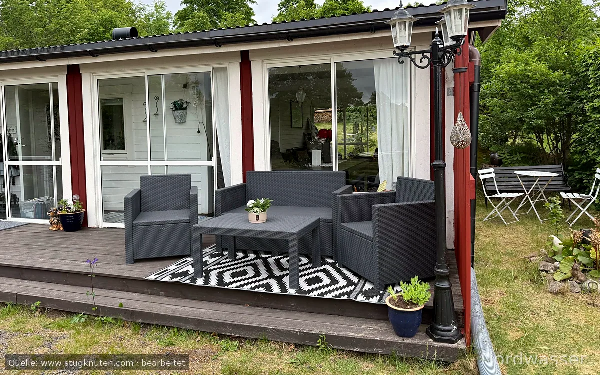 Modern stuga nära sjö i södra Småland