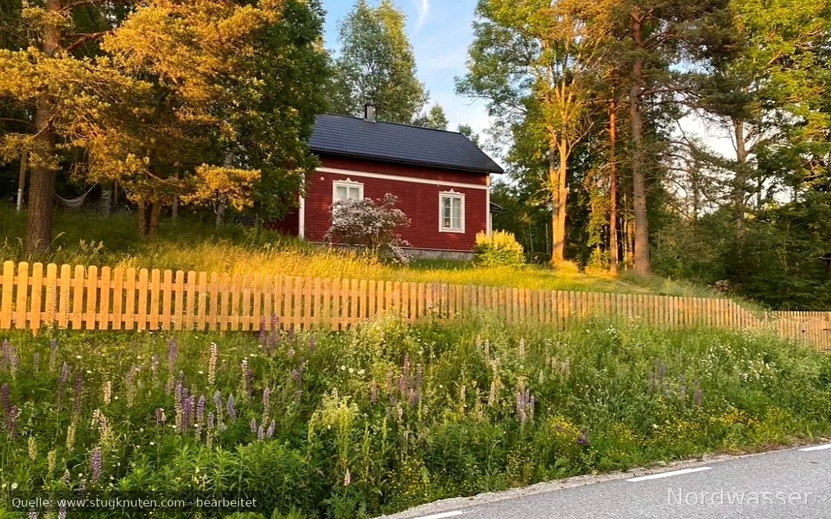 Ombyggt kapell – skogstomt med egen bastu