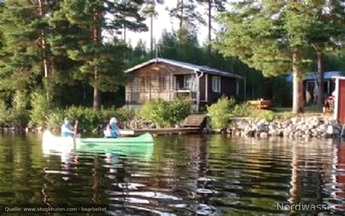 STUGA VID SKOG OCH SJÖ I HÄLSINGLAND
