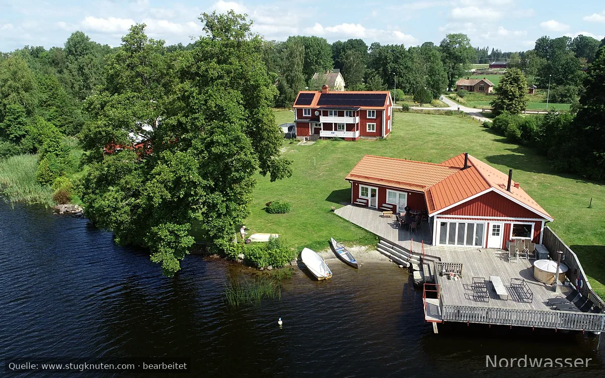Semesterhus med bastu & badtunna.
