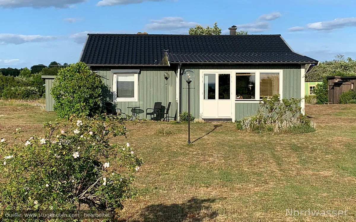 Fint läge med havsutsikt i Djupvik