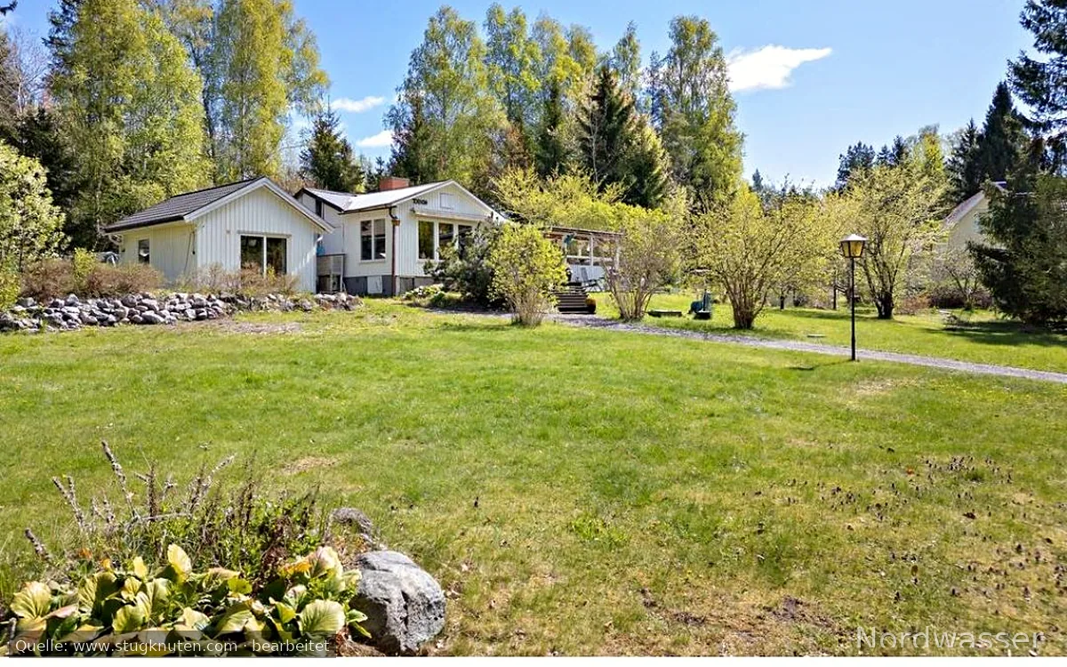 Villa, nära långgrund strand i enskilt område