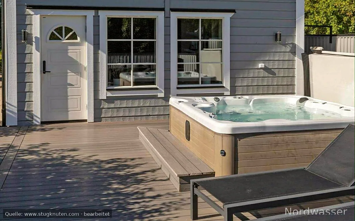 Spastuga med jacuzzi och vedeldad bastu