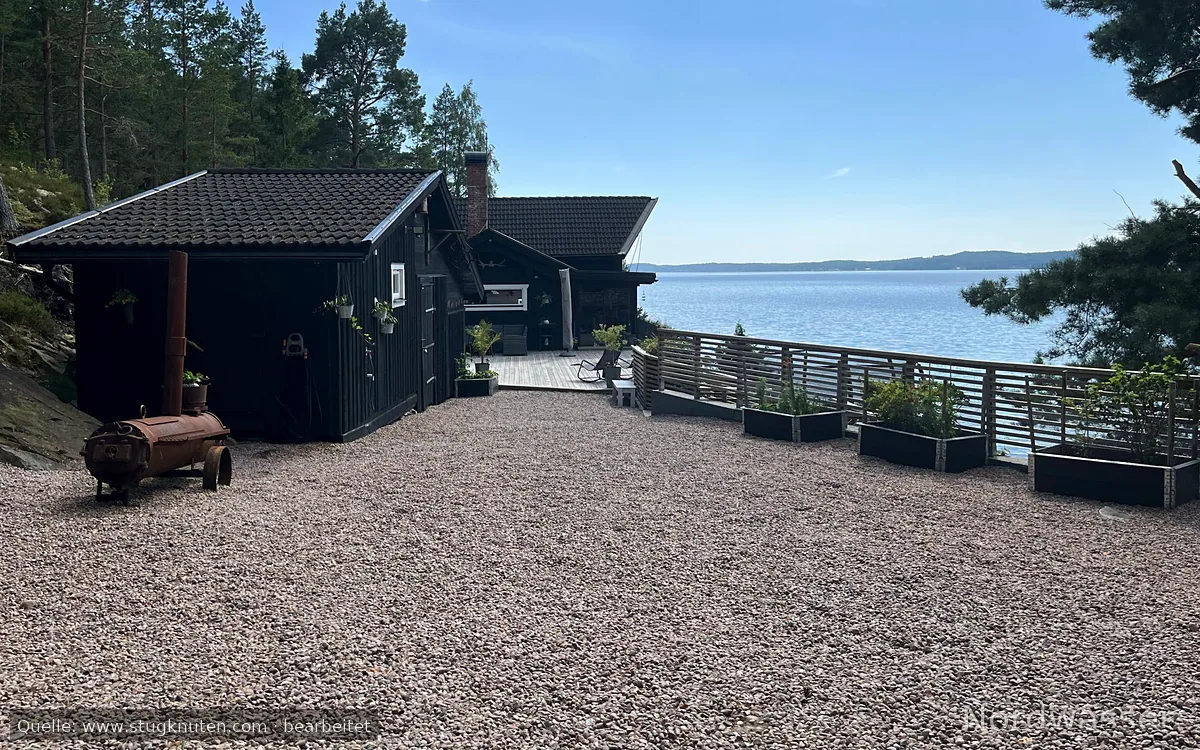 Unik timmerstuga vid Vänerns strand