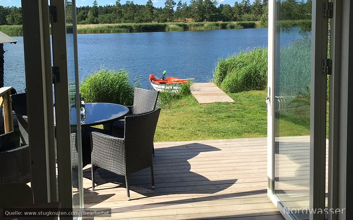 Strandstuga, egen sjötomt, sandstrand,brygga o båt