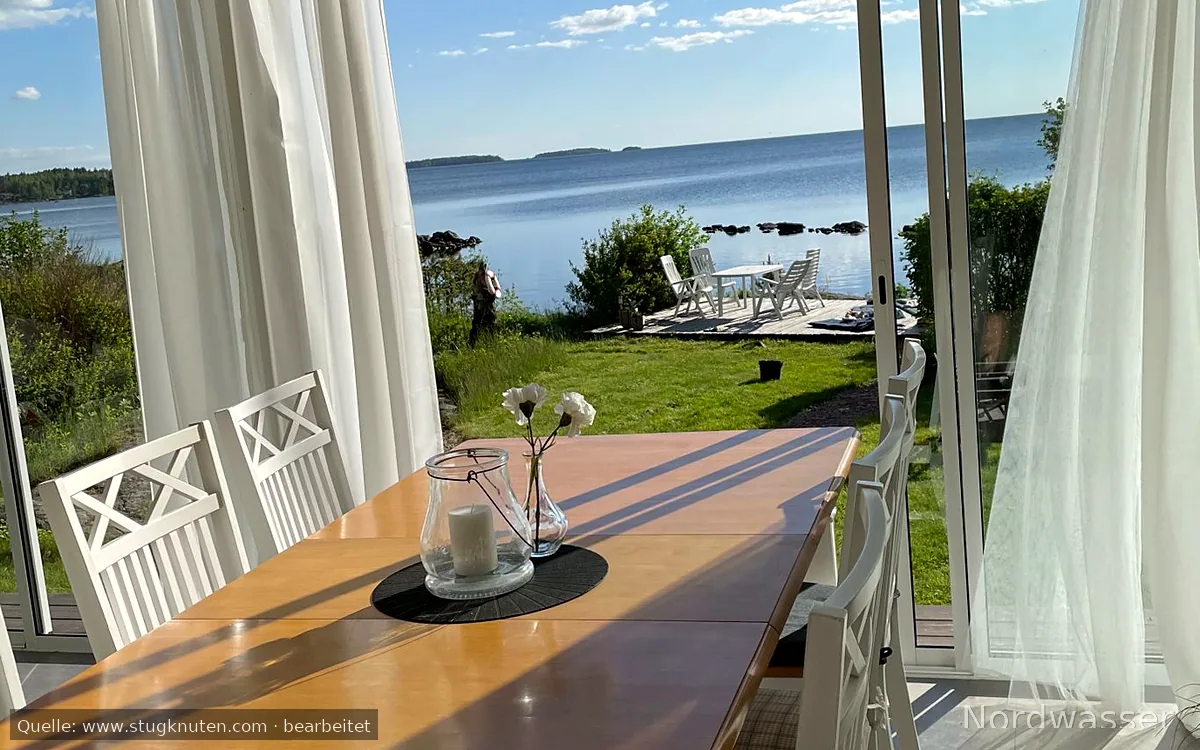Nybyggd stuga med egen strand vid Vänern