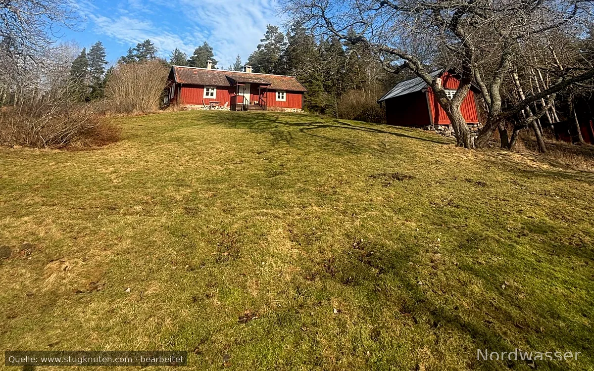 Charmig stuga på Ornö – nära hav, skog och natur