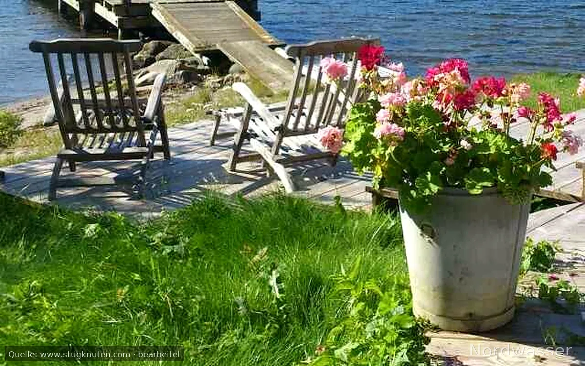 CHARMIGT HUS MED STOR TOMT, EGEN STRAND o BRYGGA