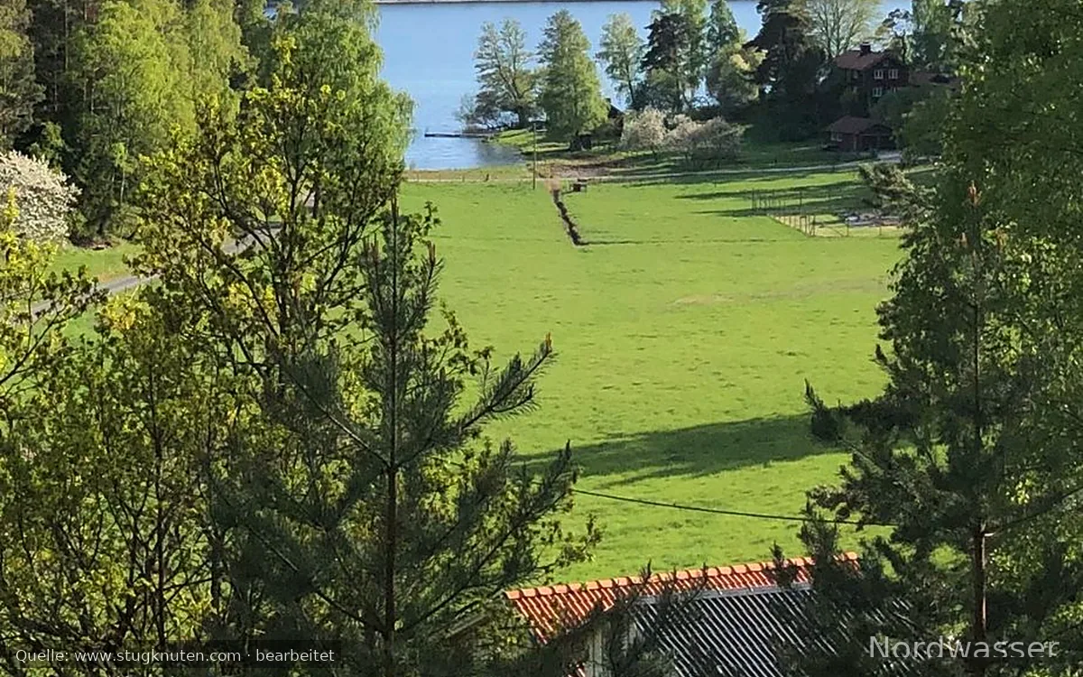 Lantligt boende med sjöutsikt nära Sigtuna