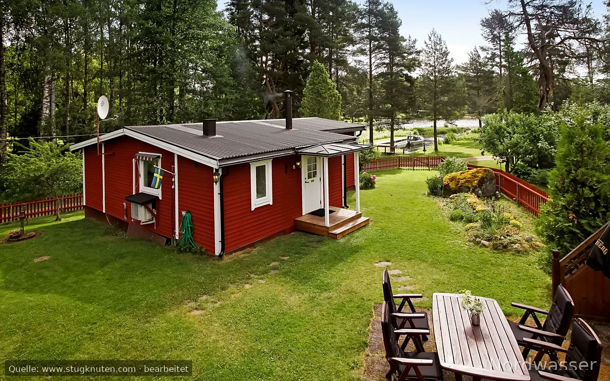 Tre hus: sjöutsikt, strand, egen brygga och båt