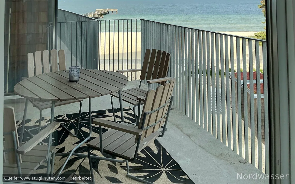 Lyxigt boende med havsutsikt vid fin sandstrand.