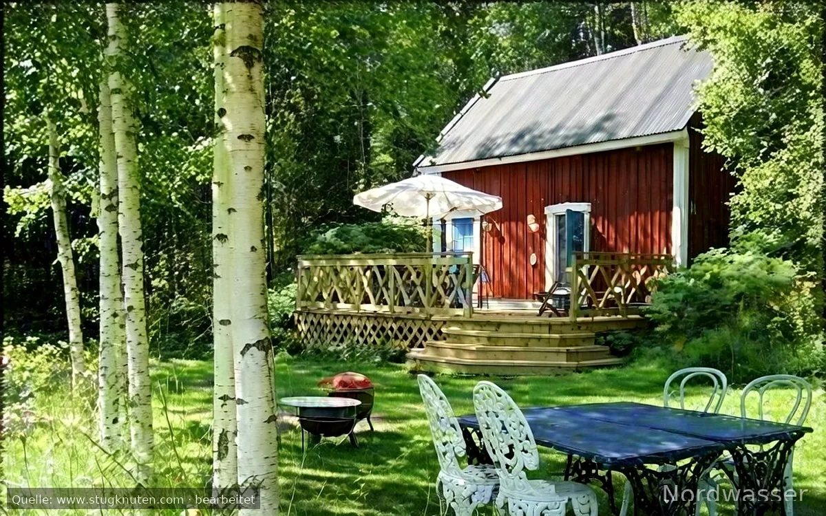 Blomkulla mysig lantstuga med båt