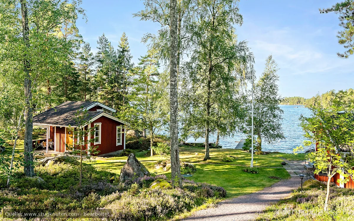 Sjönära stuga med privat sandstrand och brygga