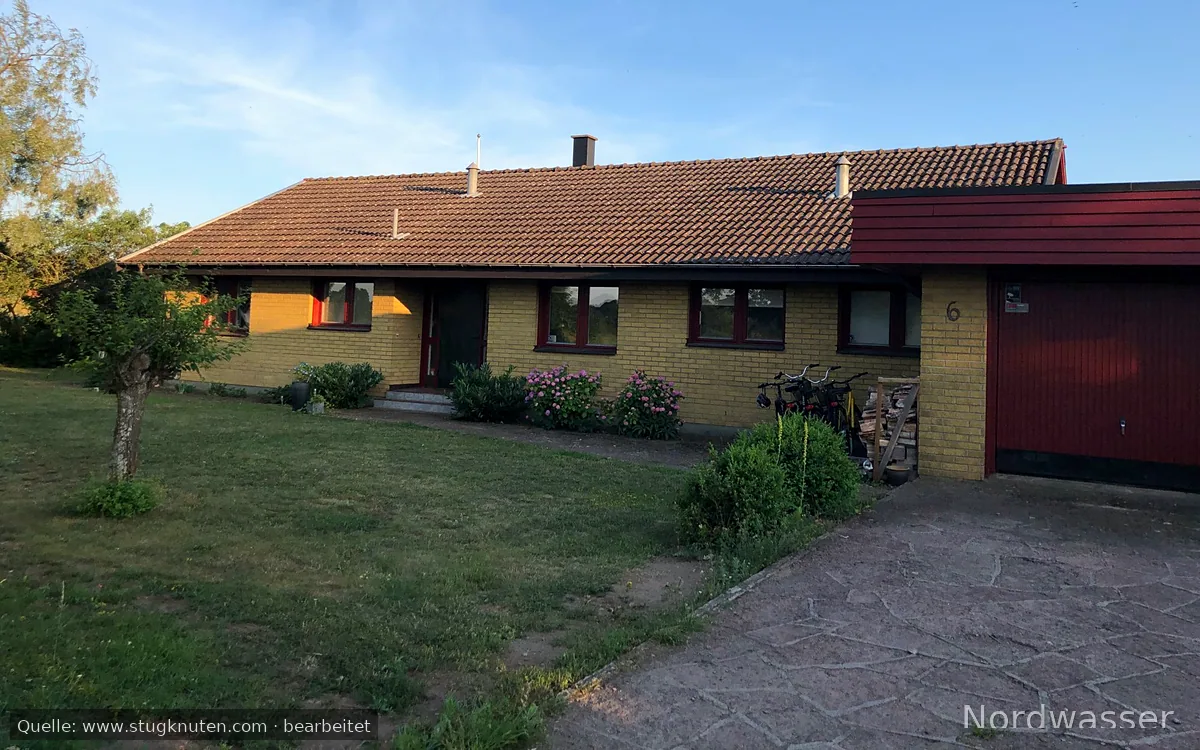 Trevligt hus med mysig trädgård nära bron