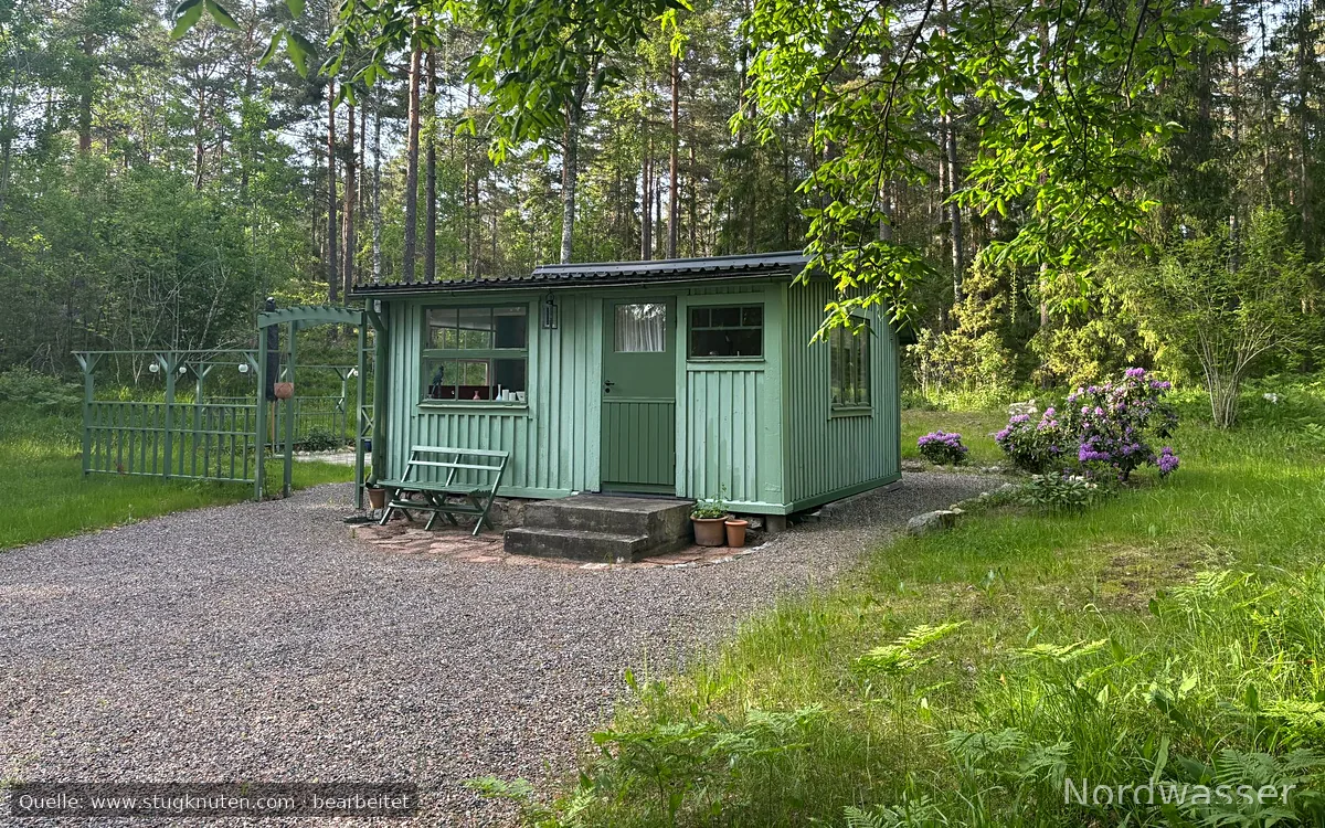 Idyllisk liten stuga vid Gamla Malmsjön