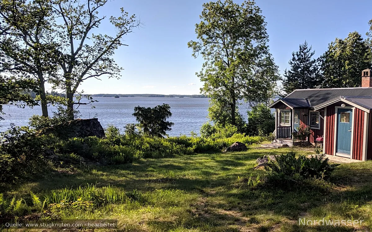 Stuga med sjöutsikt & 20 meter till bad i Mälaren