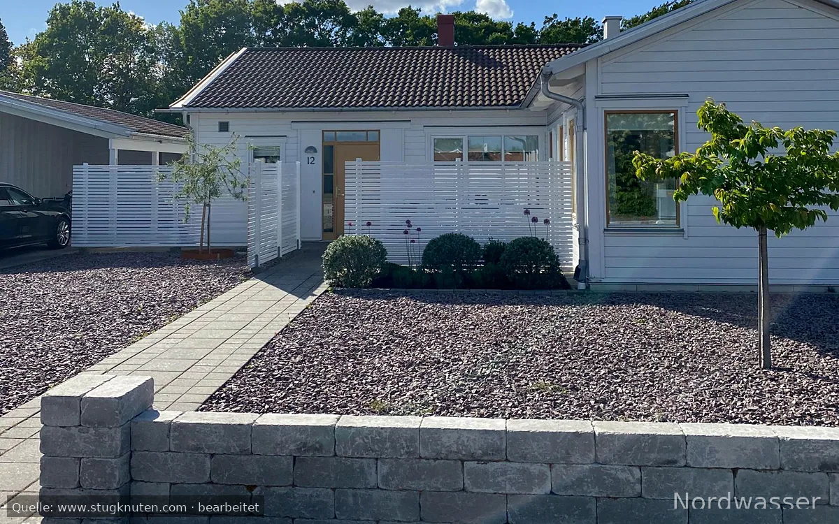 Nyrenoverat hus med stor uteplats nära havet