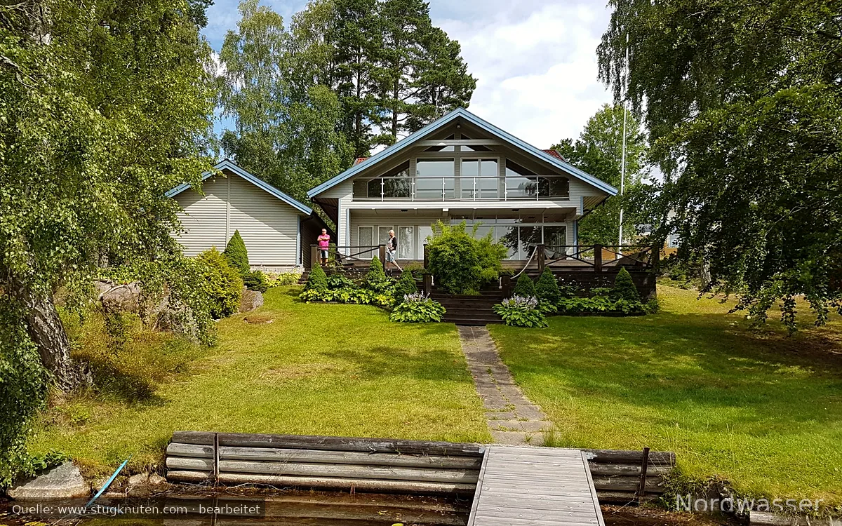 Mysig stor Villa med egen brygga vid sjö och natur
