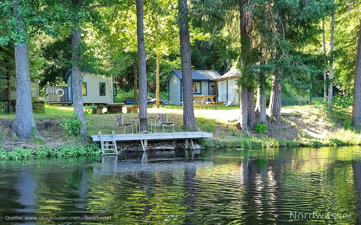 Enkel fiskestuga med bastu på ö i Dalälven