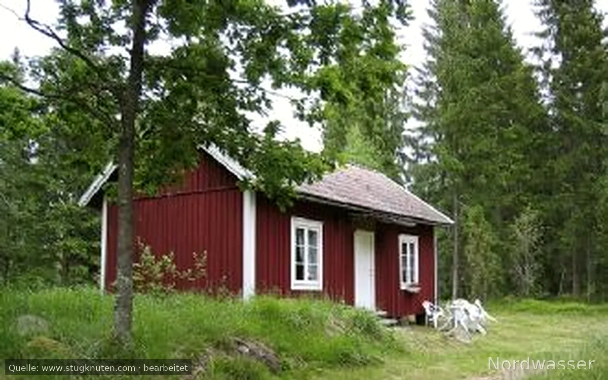 Stuga i Smålands skogar, nära fiske o bad