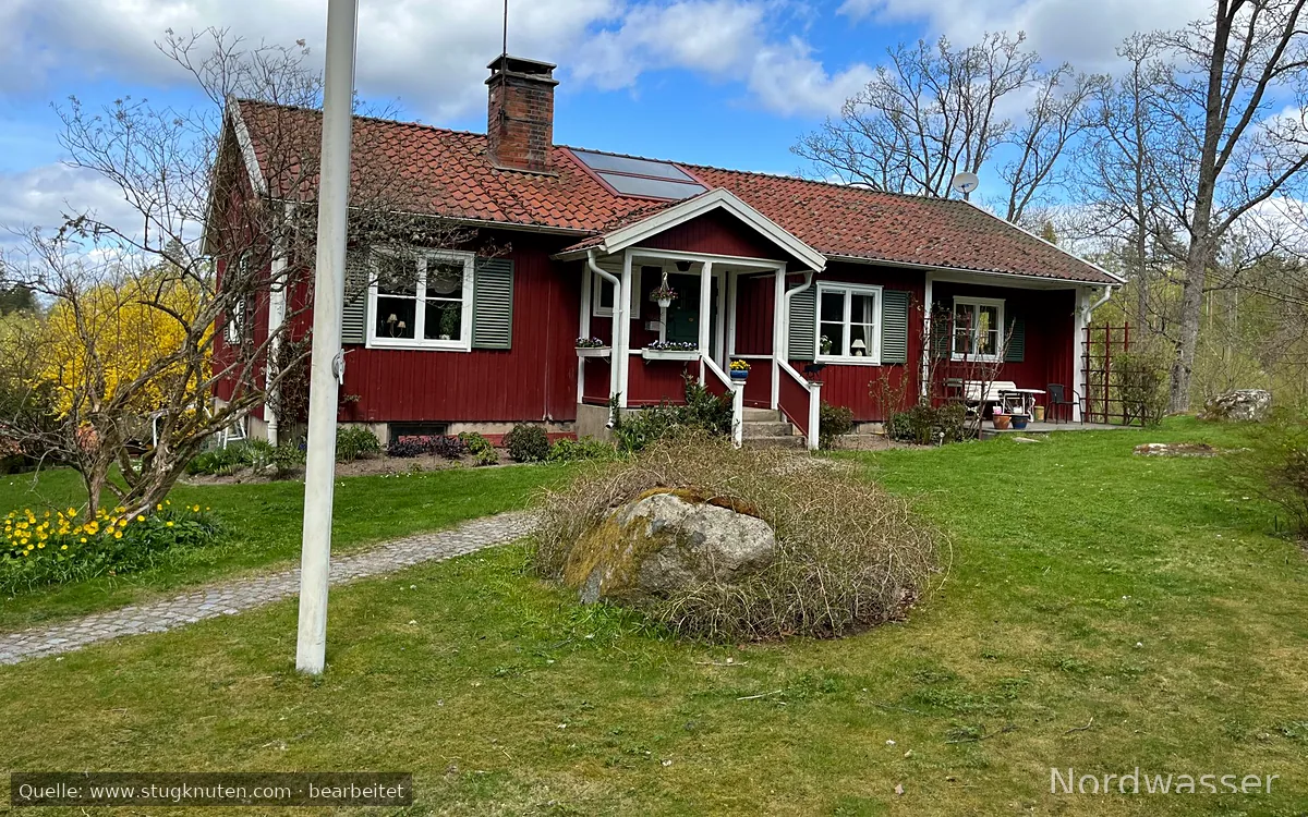 Vacker sjönära stuga