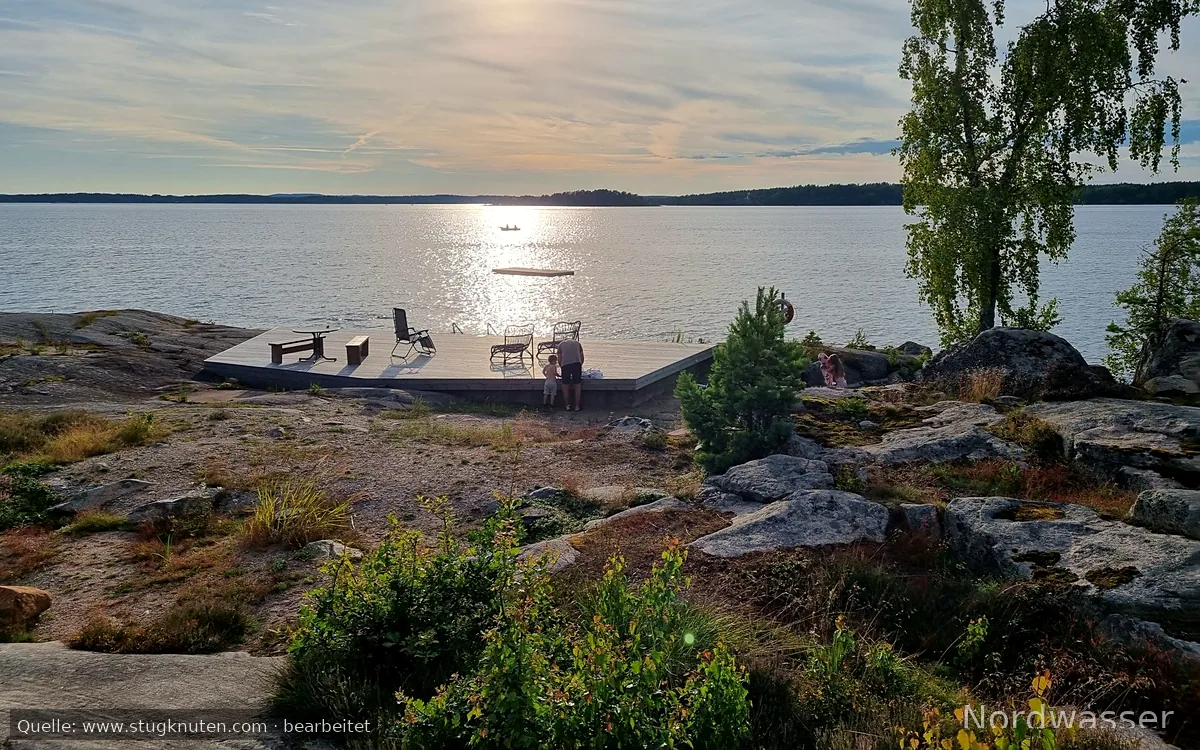 Modern, sjönära stuga med en glimt av Vänern