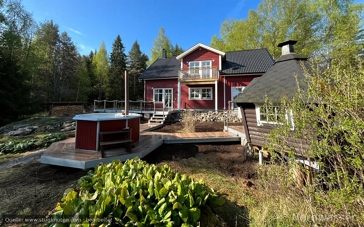 Semesterhus direkt vid sjön med motorbåt