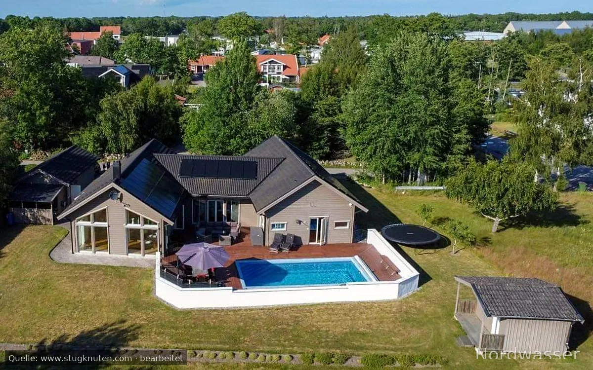 Sommarparadis med pool nära havet och centrum!
