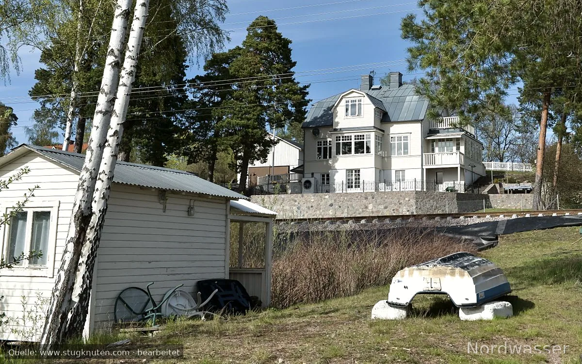 Sekelskiftesvilla med sjötomt, brygga & roddbåt