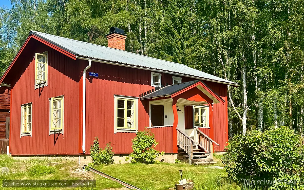 Torp i Bullerbymiljö vid Hölesjön
