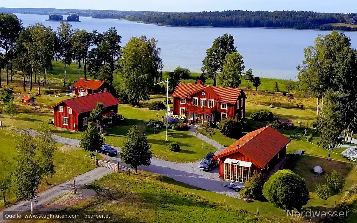 Charmigt gästhus i gammal stil vid Nyckelsjön